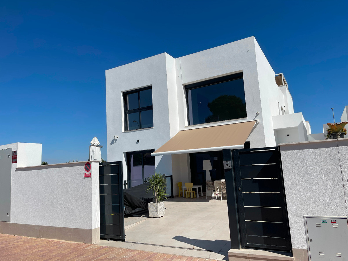 Se vende Villa - Chalet de 3 dormitorios en Costa Blanca, Alicante, España