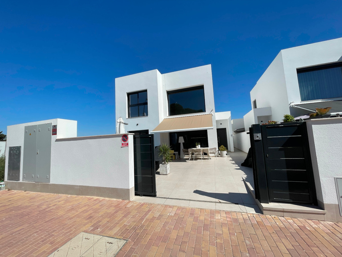 Se vende Villa - Chalet de 3 dormitorios en Costa Blanca, Alicante, España