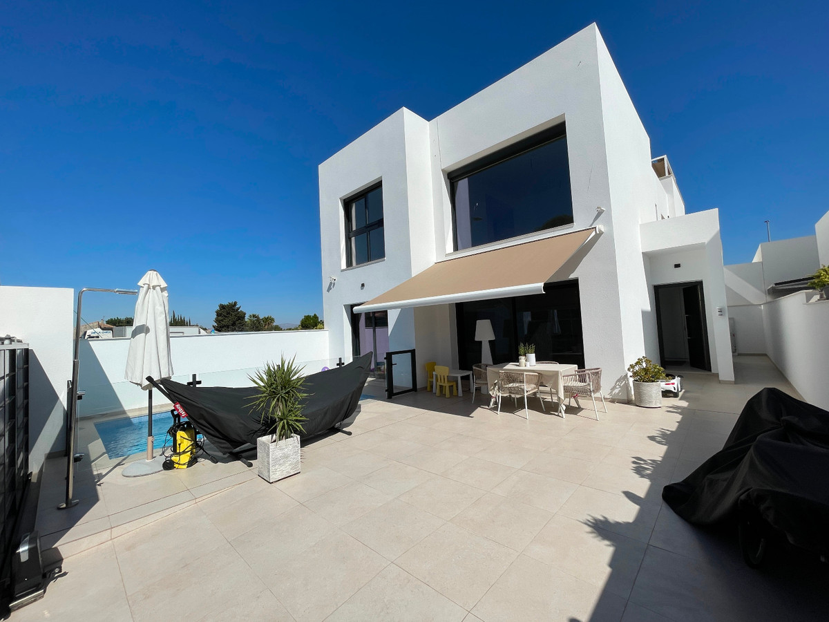 Se vende Villa - Chalet de 3 dormitorios en Costa Blanca, Alicante, España
