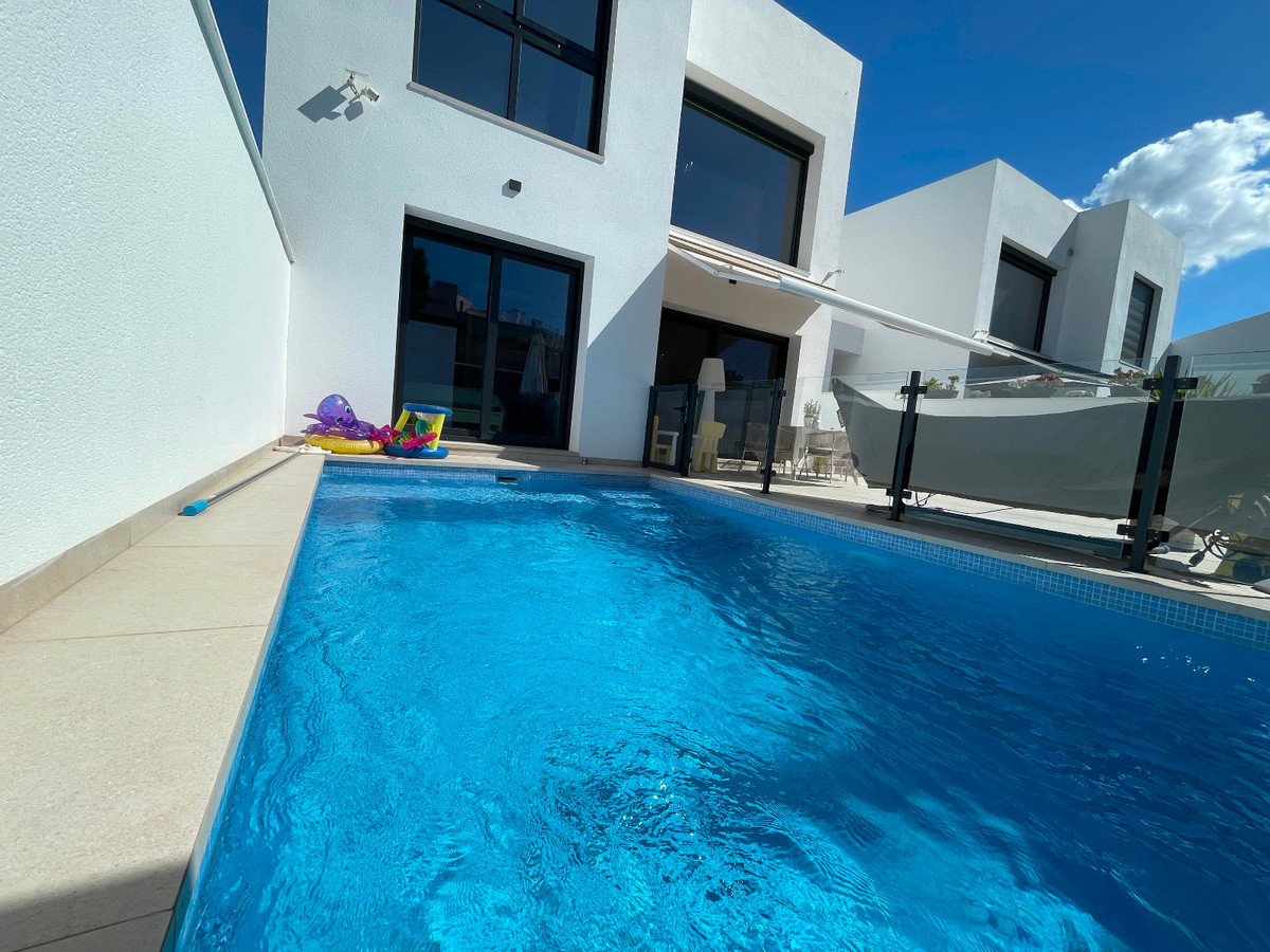 Se vende Villa - Chalet de 3 dormitorios en Costa Blanca, Alicante, España