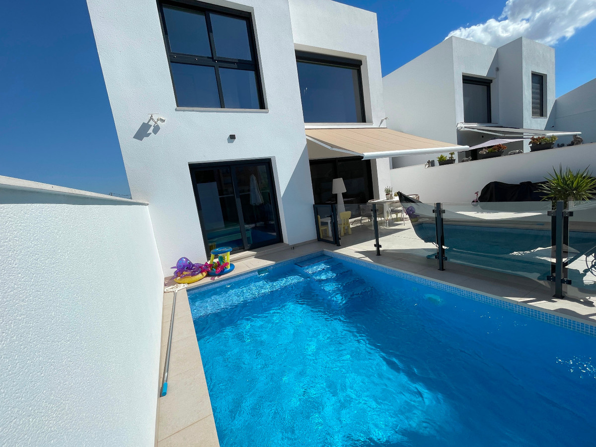Se vende Villa - Chalet de 3 dormitorios en Costa Blanca, Alicante, España