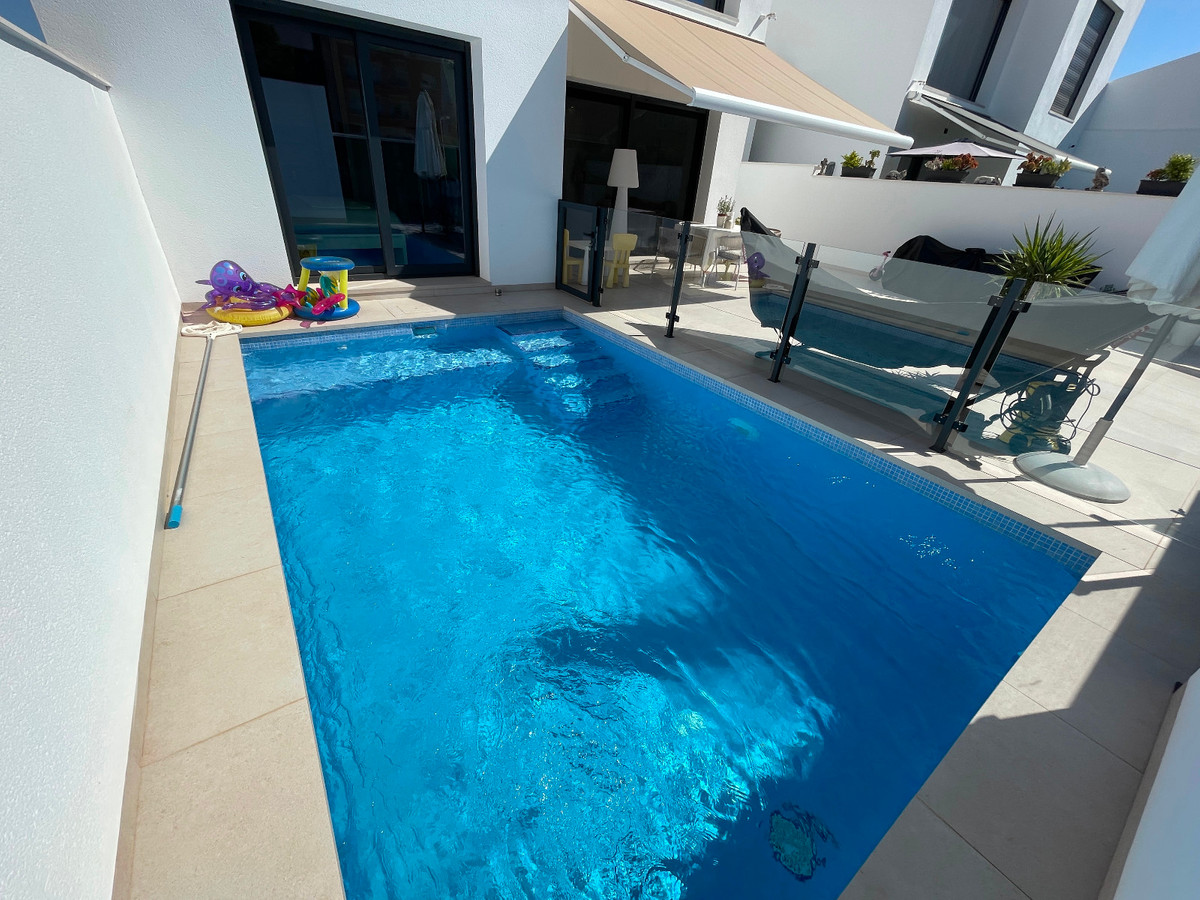 Se vende Villa - Chalet de 3 dormitorios en Costa Blanca, Alicante, España