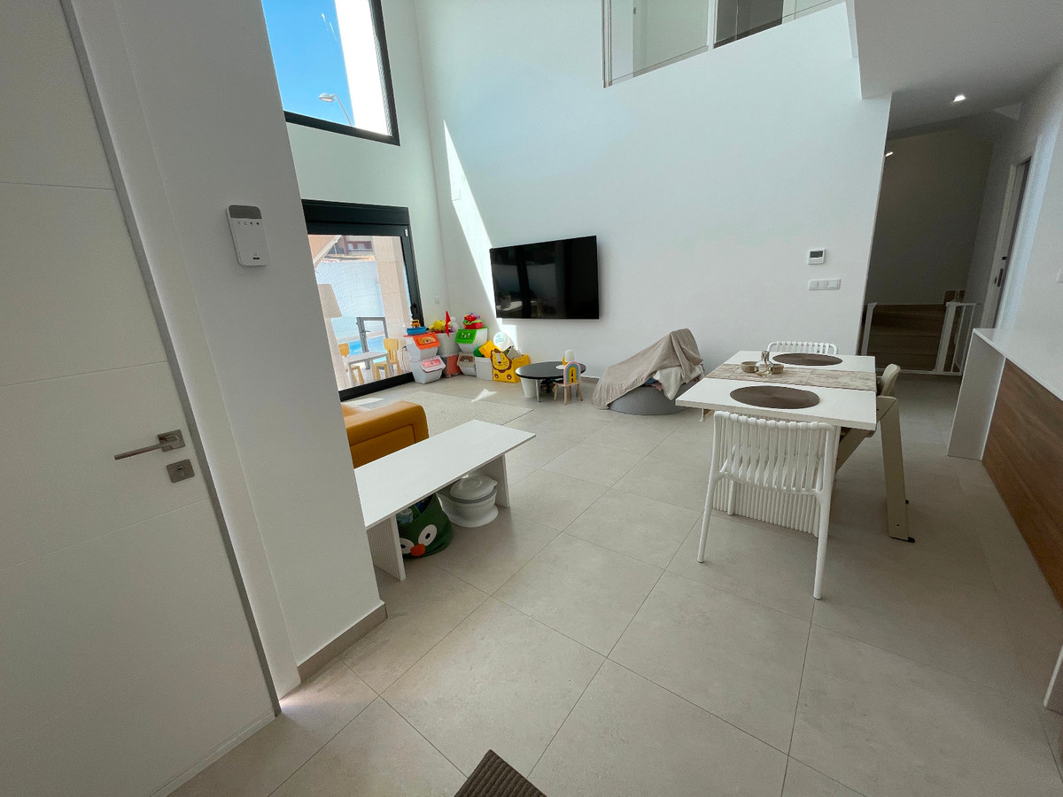 Se vende Villa - Chalet de 3 dormitorios en Costa Blanca, Alicante, España