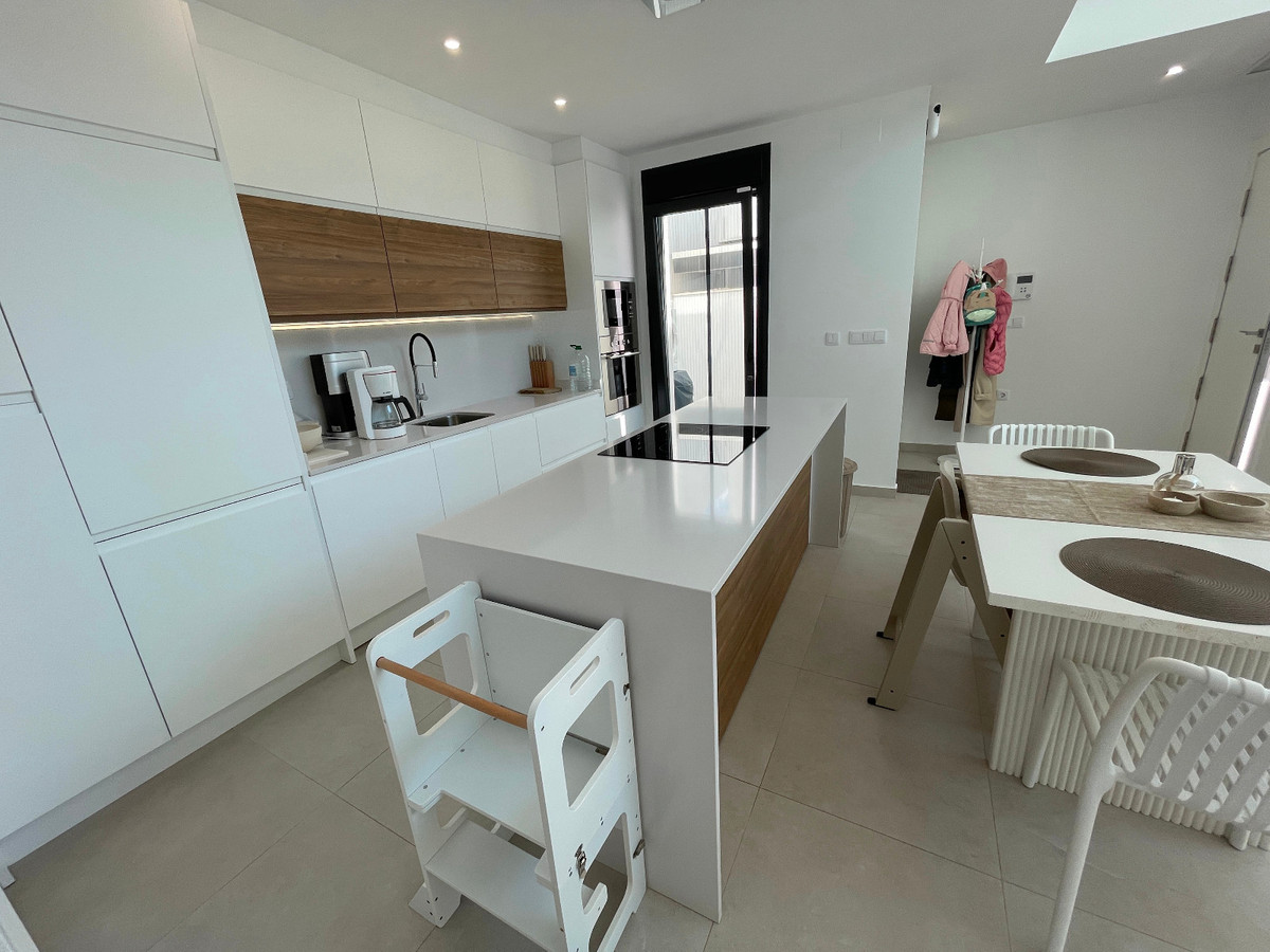 Se vende Villa - Chalet de 3 dormitorios en Costa Blanca, Alicante, España