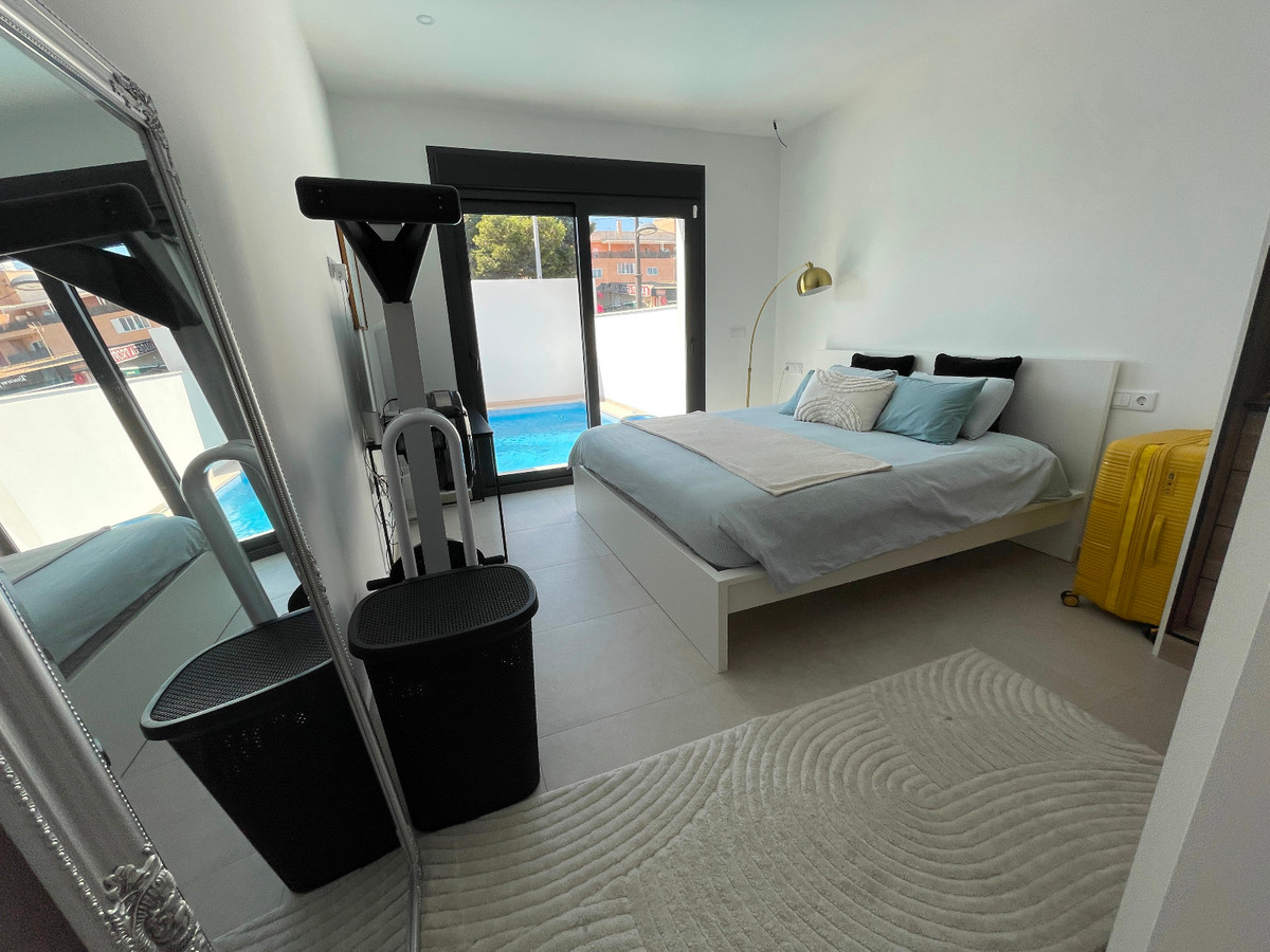 Se vende Villa - Chalet de 3 dormitorios en Costa Blanca, Alicante, España
