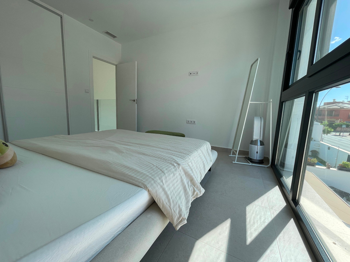 Se vende Villa - Chalet de 3 dormitorios en Costa Blanca, Alicante, España