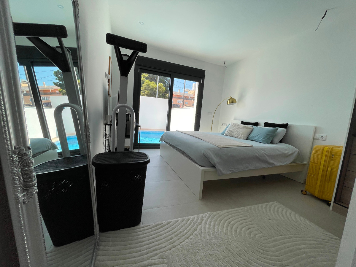 Se vende Villa - Chalet de 3 dormitorios en Costa Blanca, Alicante, España