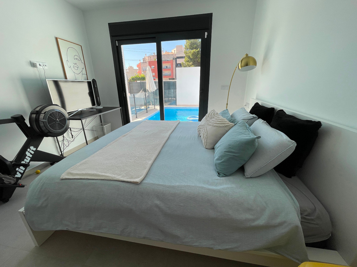 Se vende Villa - Chalet de 3 dormitorios en Costa Blanca, Alicante, España