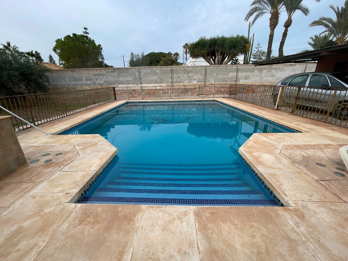 Se vende Villa - Chalet de 4 dormitorios en Costa Blanca, Alicante, España