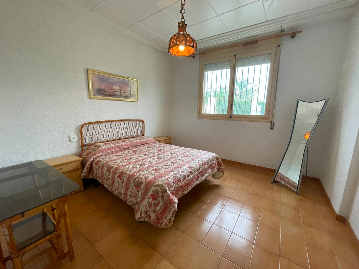Se vende Villa - Chalet de 4 dormitorios en Costa Blanca, Alicante, España