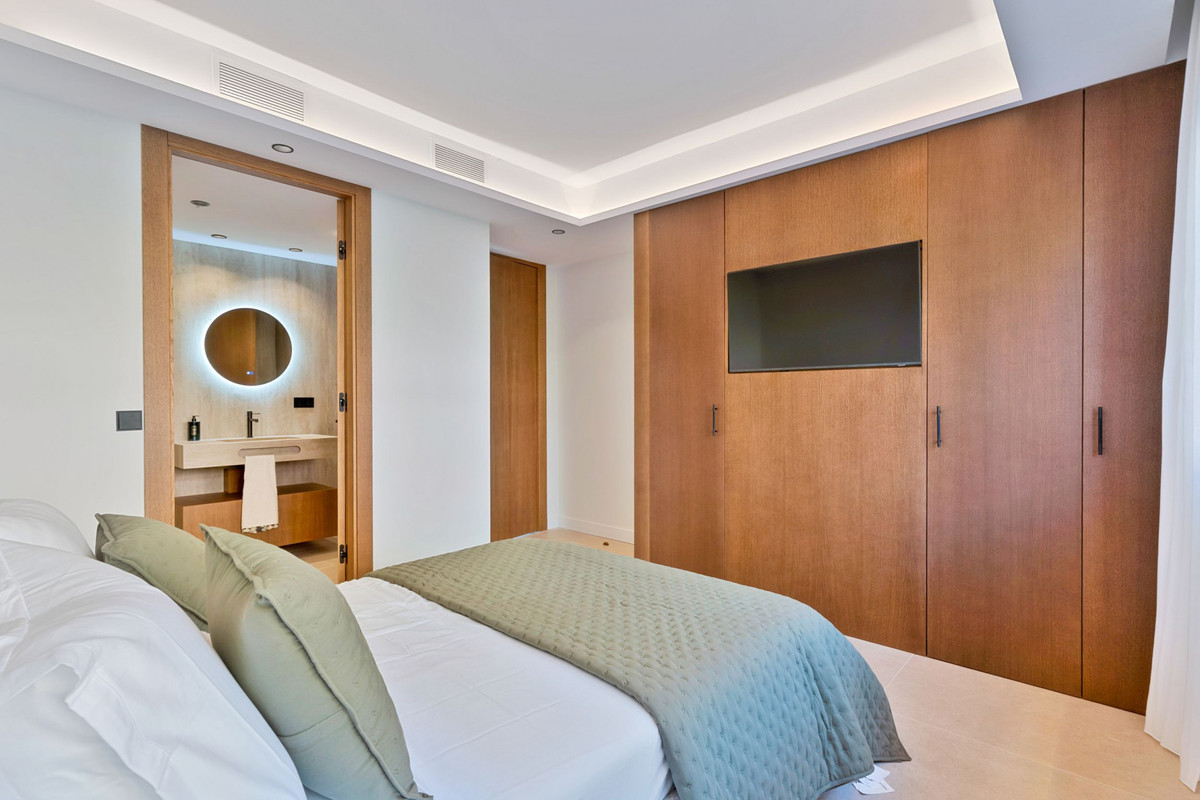 3 Bed Apartment for sale in Nueva Andalucía Costa Del Sol, Málaga, Spain