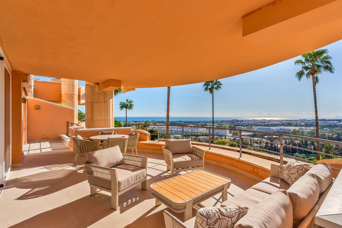 3 Bed Apartment for sale in Nueva Andalucía Costa Del Sol, Málaga, Spain