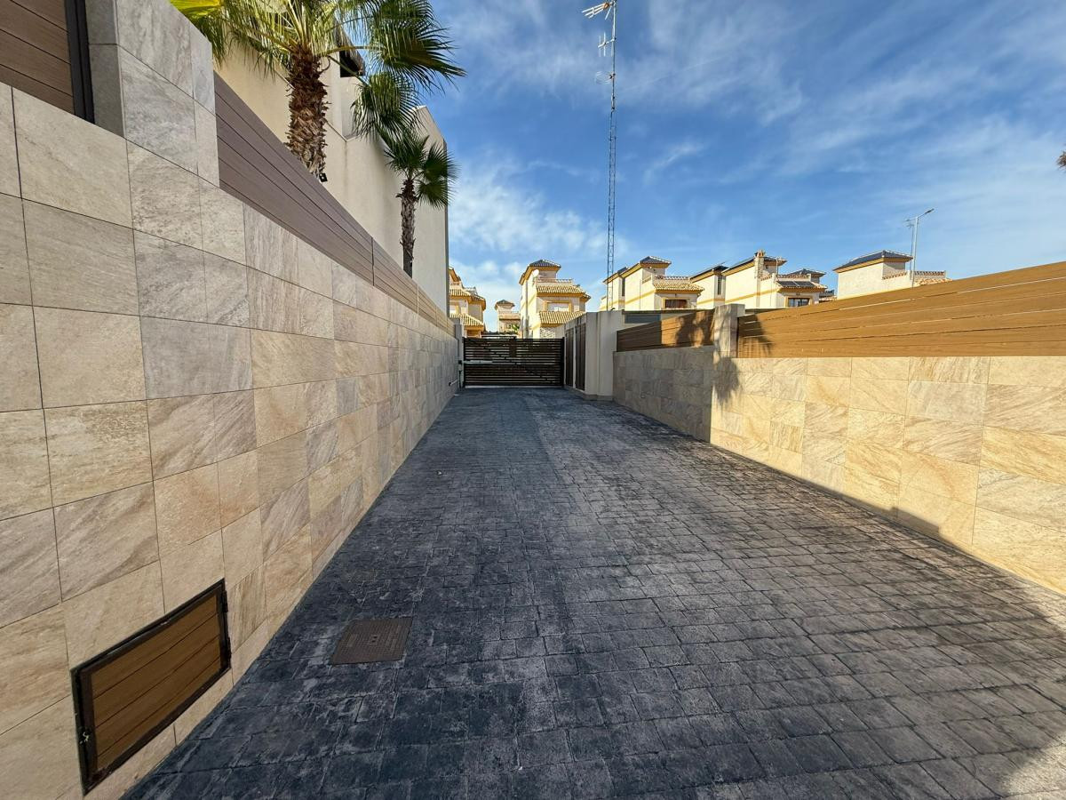 3 Bed Townhouse for sale in Los Montesinos Costa Blanca, Alicante, Spain