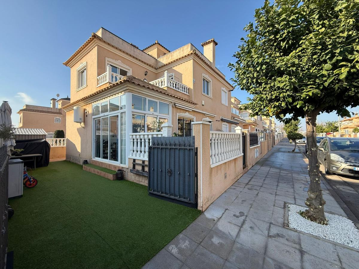 2 Bed Townhouse for sale in Torre De La Horadada Costa Blanca, Alicante, Spain