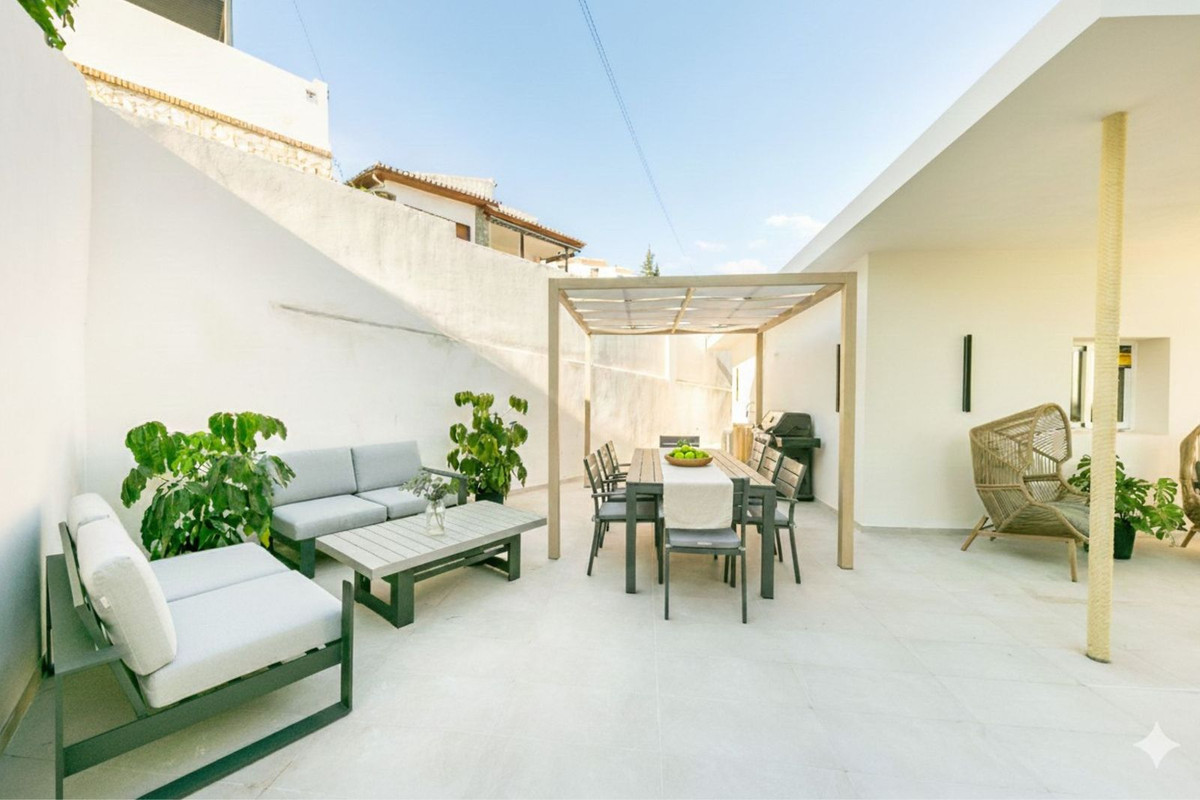 Se vende Villa - Chalet de 3 dormitorios en Costa Del Sol, Málaga, España