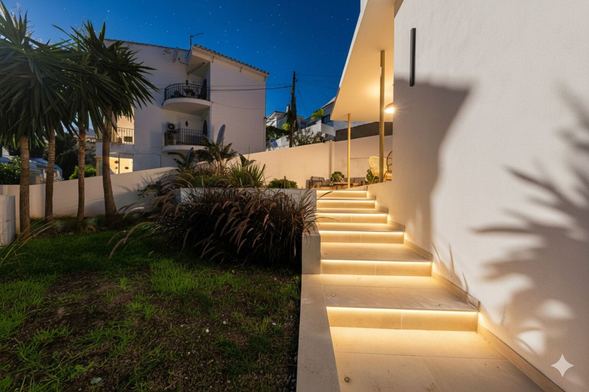 Se vende Villa - Chalet de 3 dormitorios en Costa Del Sol, Málaga, España