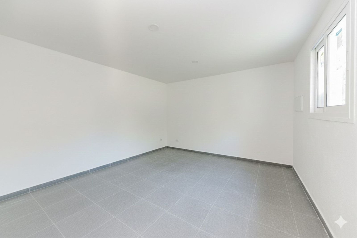Se vende Villa - Chalet de 3 dormitorios en Costa Del Sol, Málaga, España