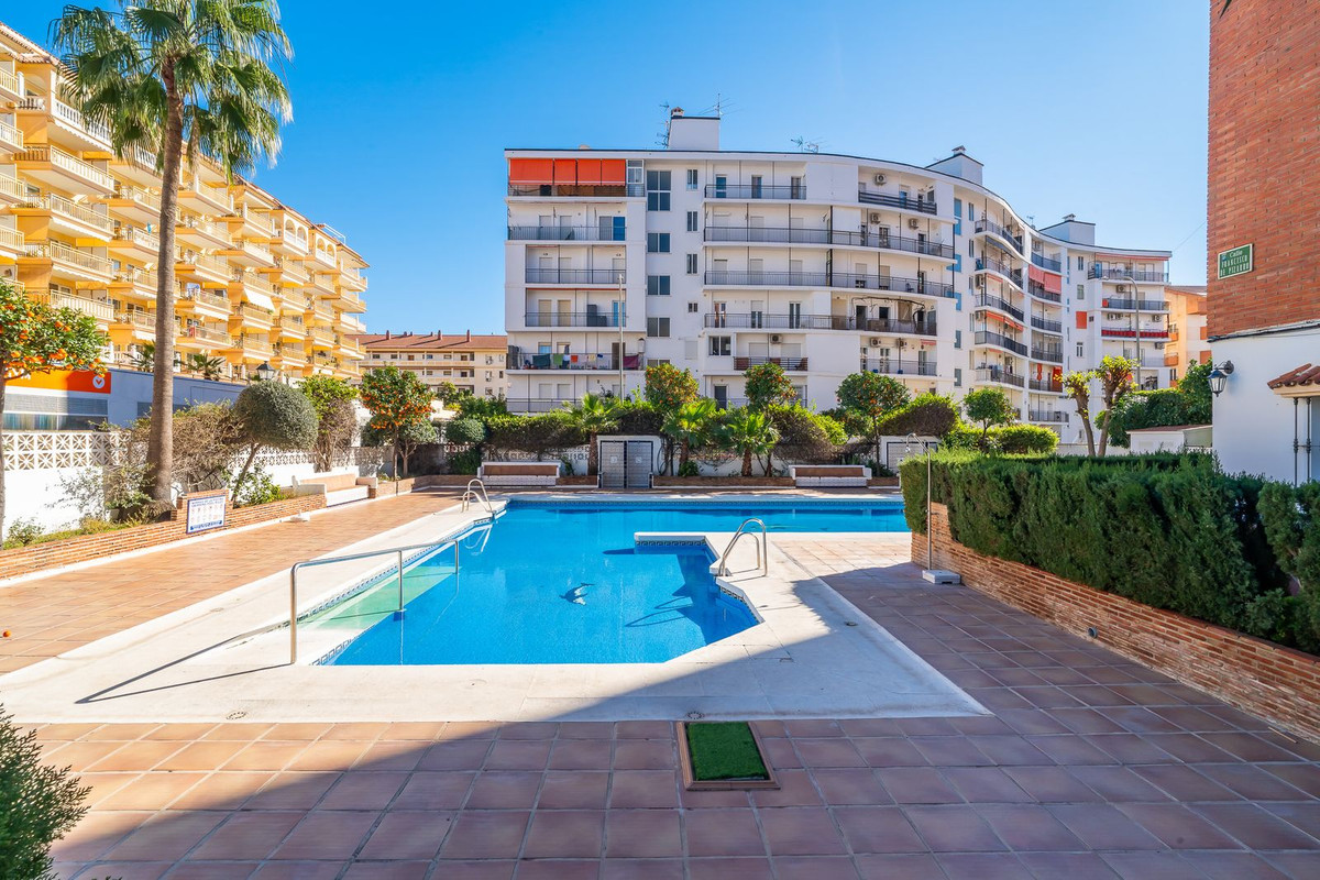 3 Bed Apartment for sale in Fuengirola Costa Del Sol, Málaga, Spain
