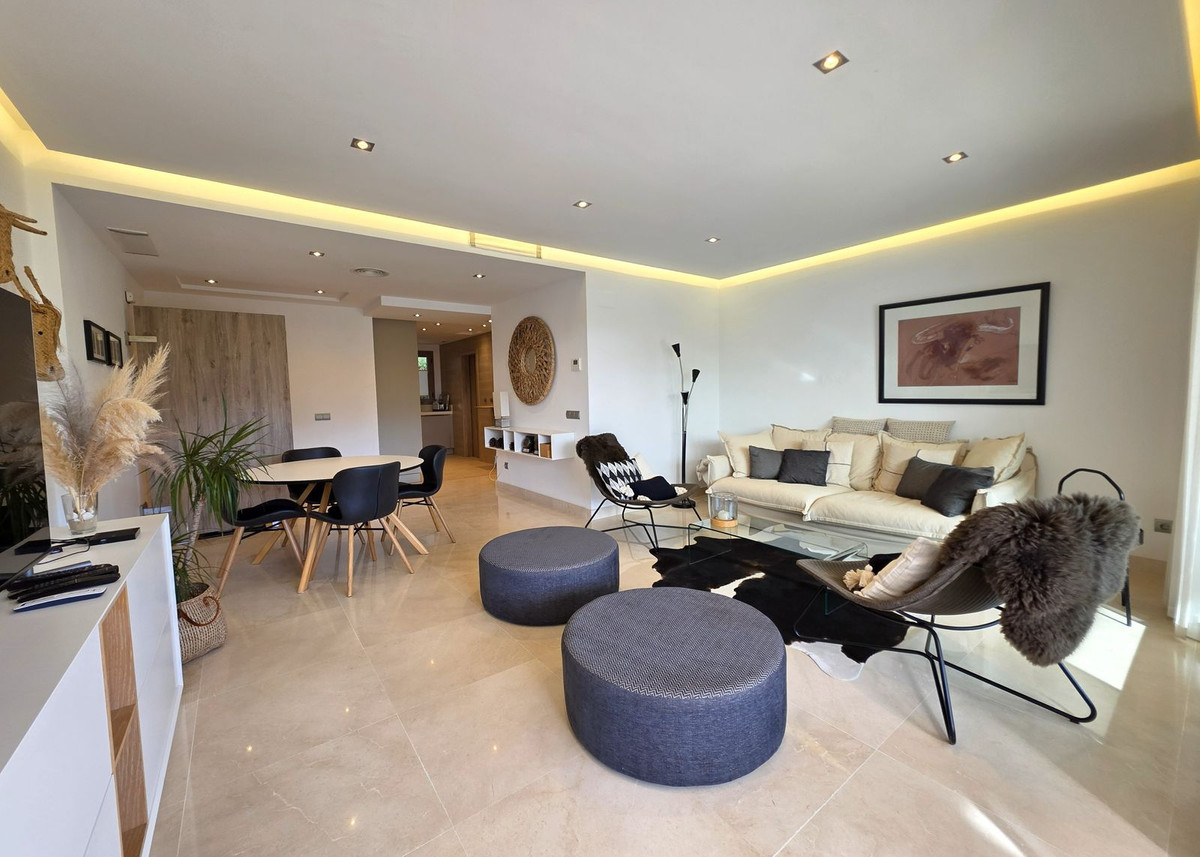 Se vende Apartamento Planta Media de 2 dormitorios en Costa Del Sol, Málaga, España