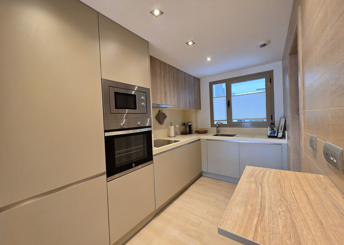 Se vende Apartamento Planta Media de 2 dormitorios en Costa Del Sol, Málaga, España