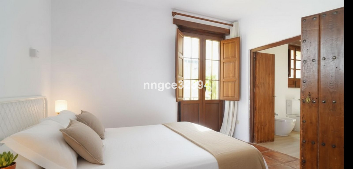 4 Bed Townhouse for sale in Benahavís Costa Del Sol, Málaga, Spain