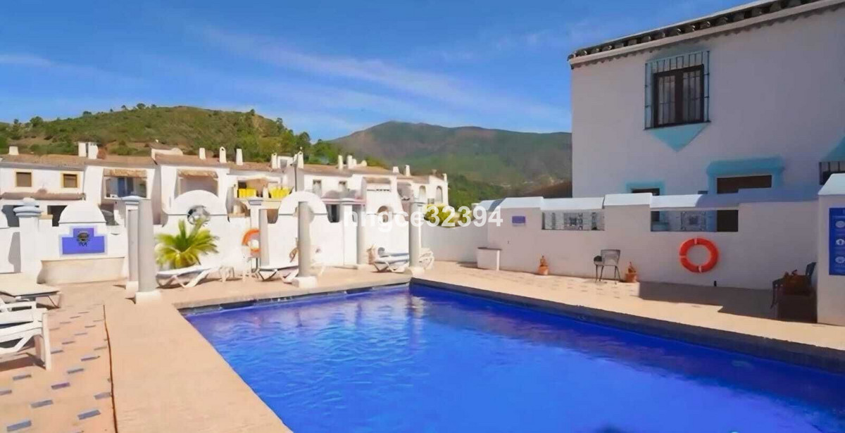 4 Bed Townhouse for sale in Benahavís Costa Del Sol, Málaga, Spain