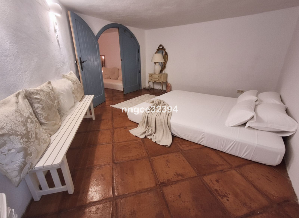 4 Bed Townhouse for sale in Benahavís Costa Del Sol, Málaga, Spain