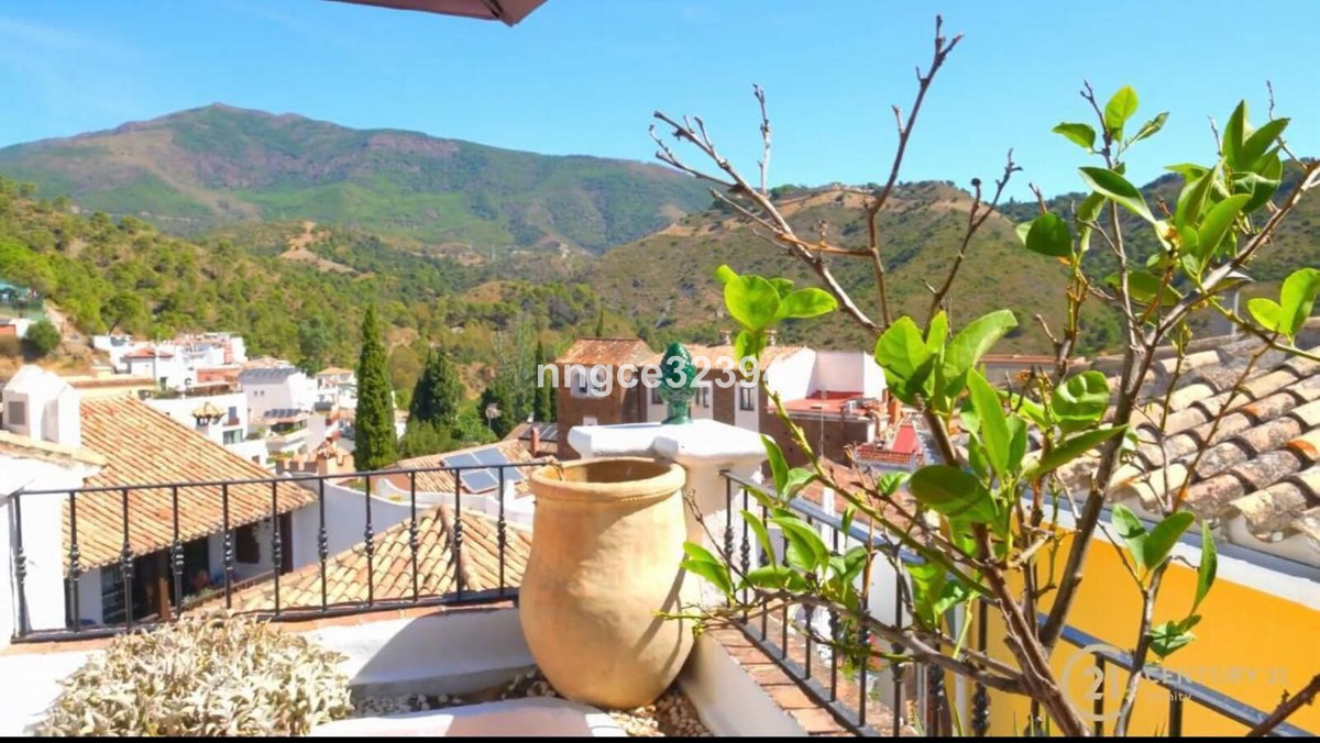 4 Bed Townhouse for sale in Benahavís Costa Del Sol, Málaga, Spain