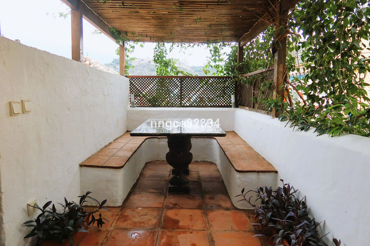 4 Bed Townhouse for sale in Benahavís Costa Del Sol, Málaga, Spain