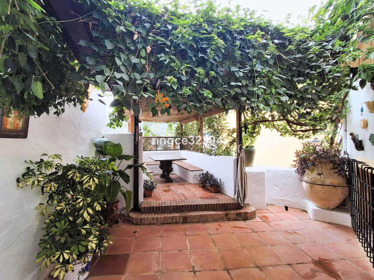 4 Bed Townhouse for sale in Benahavís Costa Del Sol, Málaga, Spain