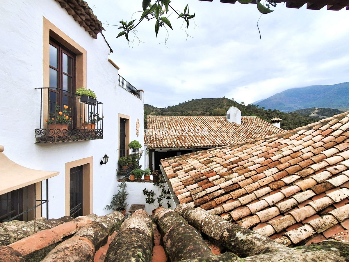 4 Bed Townhouse for sale in Benahavís Costa Del Sol, Málaga, Spain