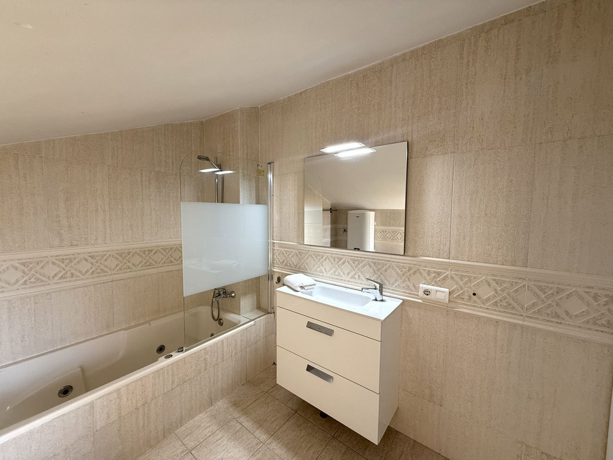 3 Bed Apartment for sale in Benalmadena Costa Costa Del Sol, Málaga, Spain