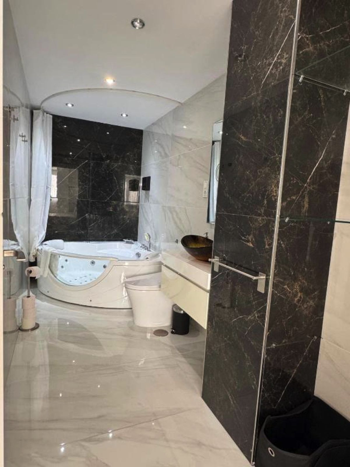 2 Bed Apartment for sale in Marbella Costa Del Sol, Málaga, Spain