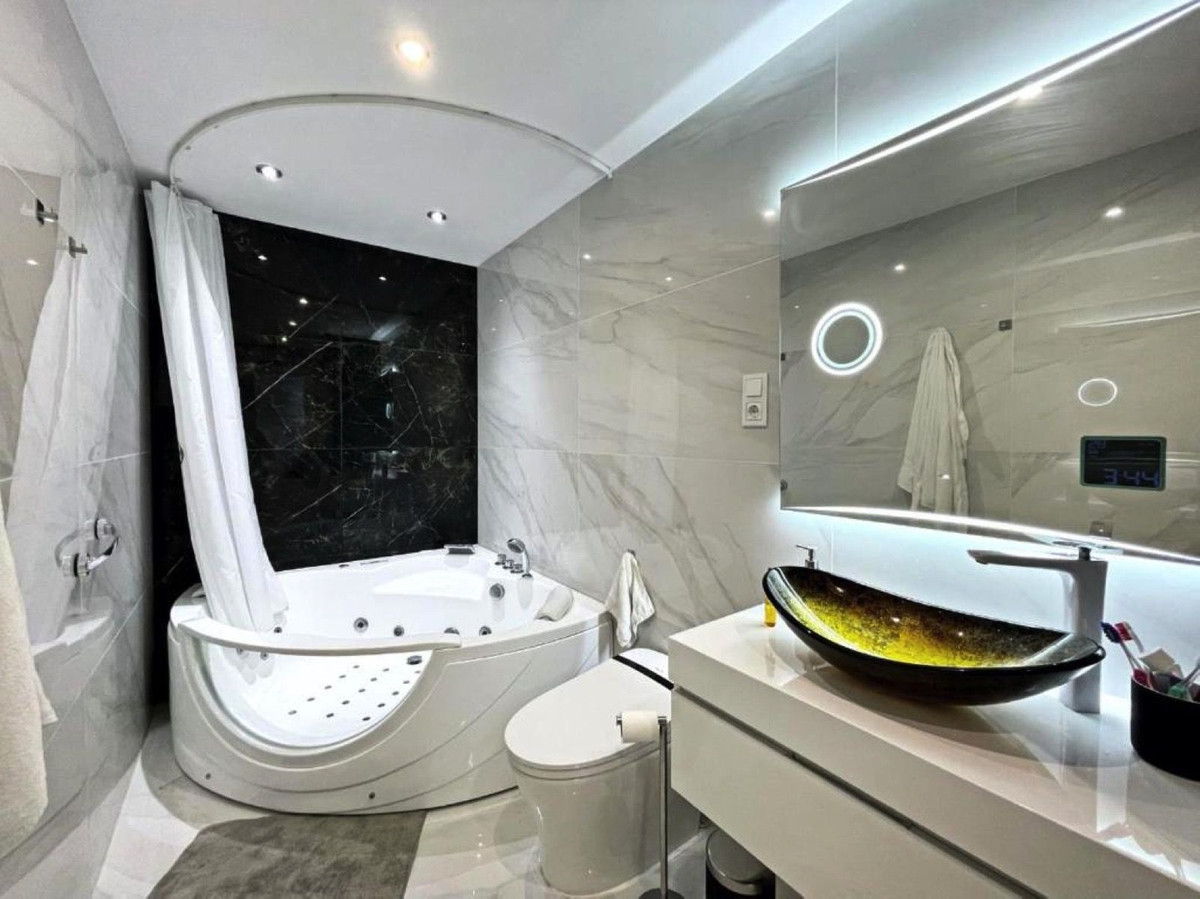 2 Bed Apartment for sale in Marbella Costa Del Sol, Málaga, Spain