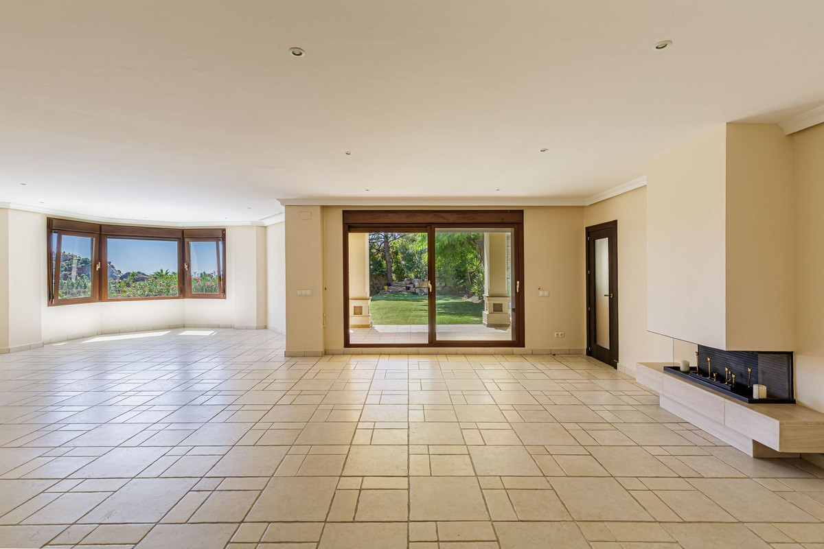5 Bed Townhouse for sale in Los Arqueros Costa Del Sol, Málaga, Spain