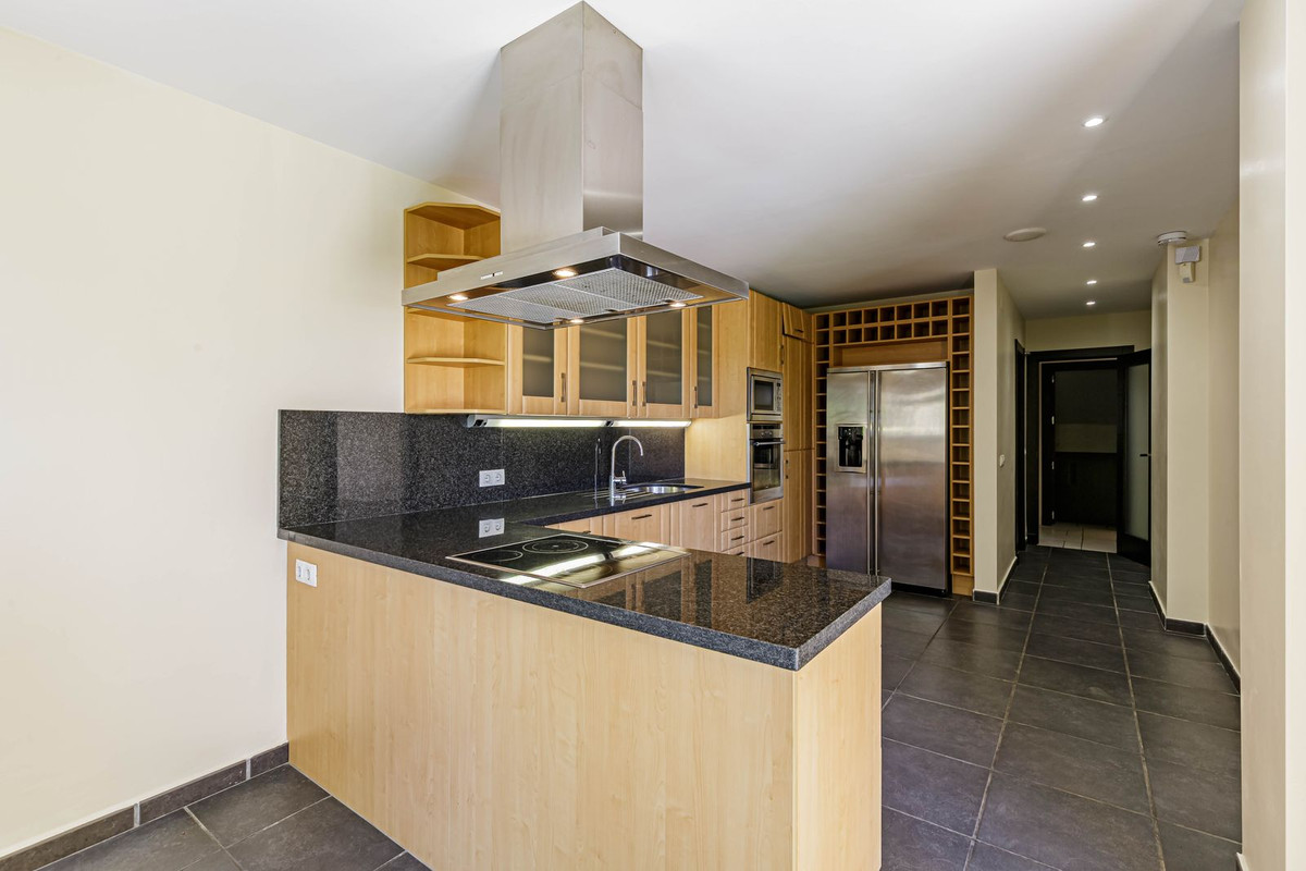 5 Bed Townhouse for sale in Los Arqueros Costa Del Sol, Málaga, Spain