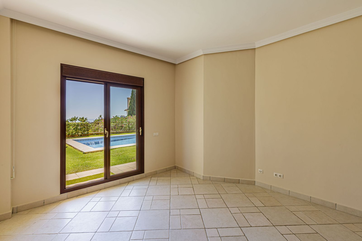 5 Bed Townhouse for sale in Los Arqueros Costa Del Sol, Málaga, Spain