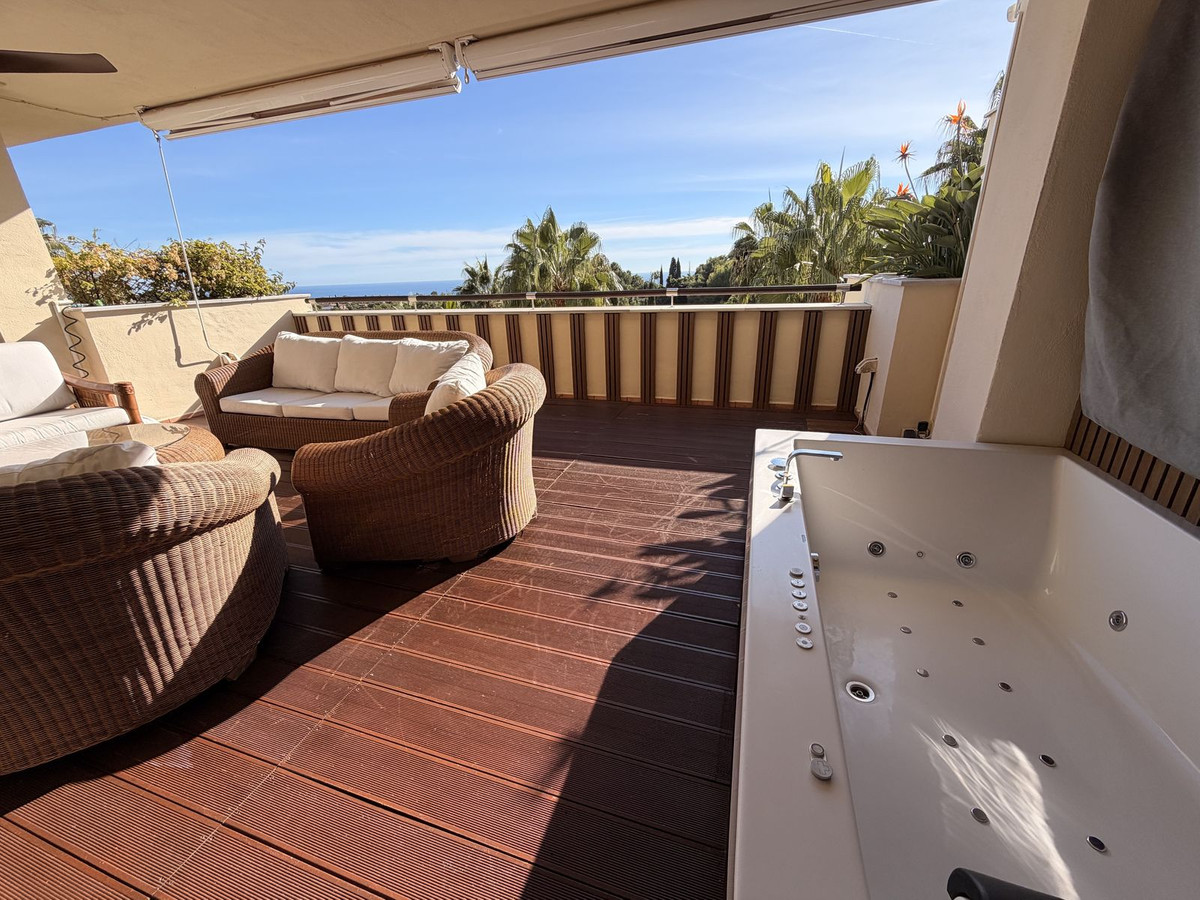 2 Bed Apartment for sale in Sierra Blanca Costa Del Sol, Málaga, Spain