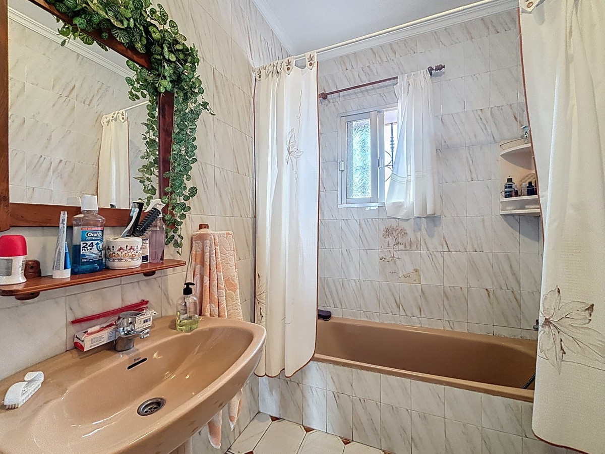 4 Bed Townhouse for sale in Vélezmálaga Costa Del Sol East, Málaga, Spain