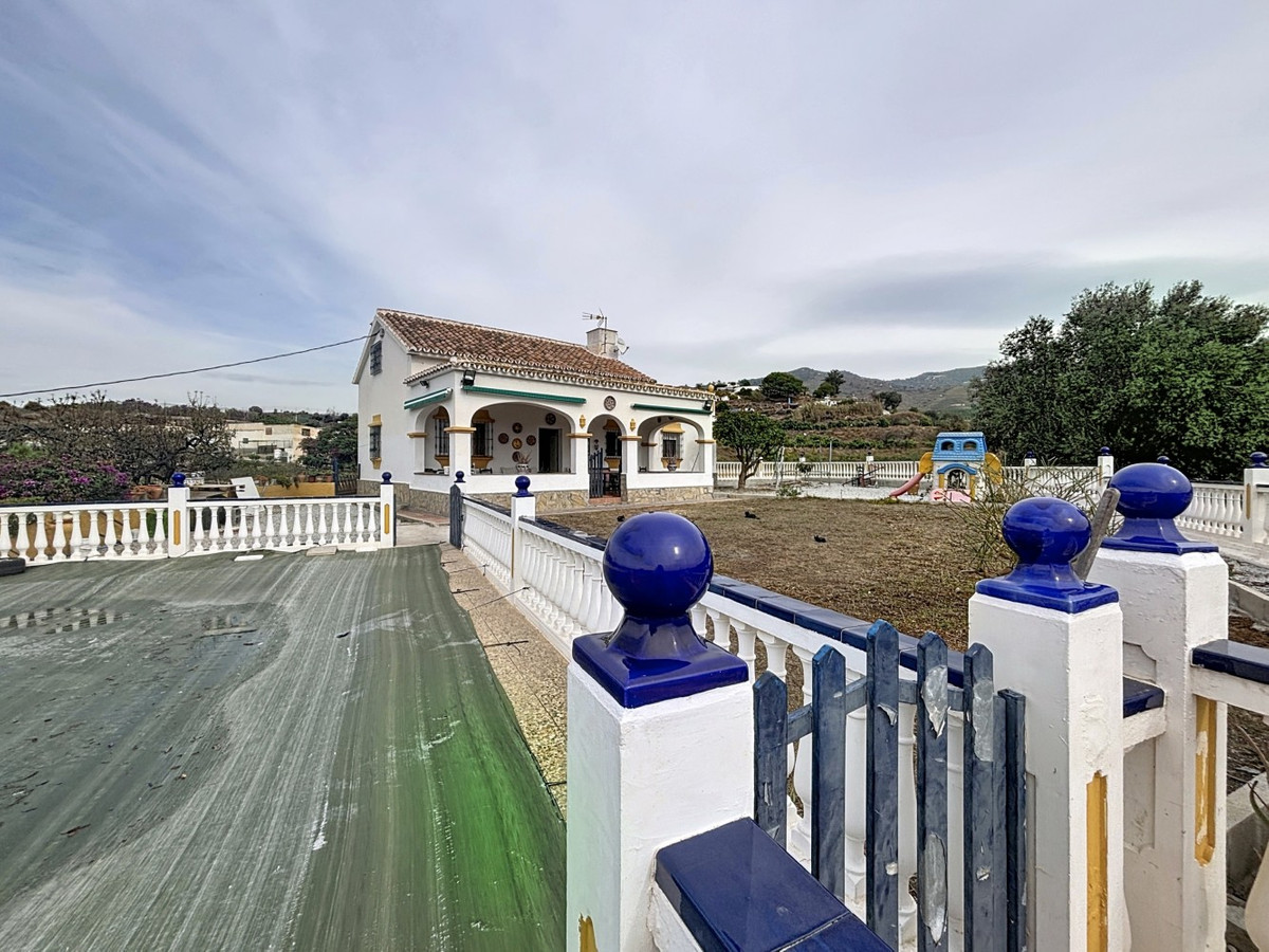 4 Bed Townhouse for sale in Vélezmálaga Costa Del Sol East, Málaga, Spain