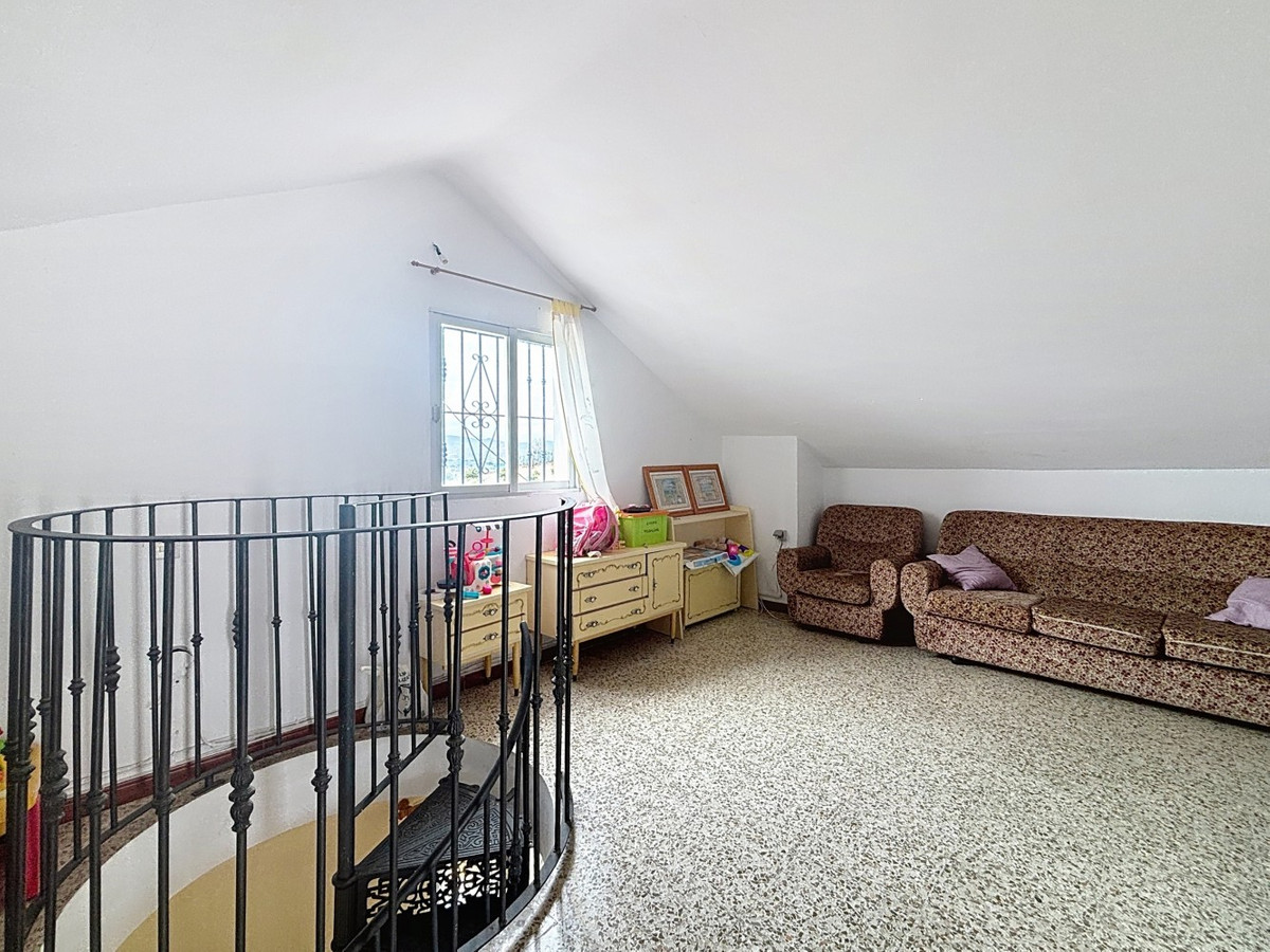 4 Bed Townhouse for sale in Vélezmálaga Costa Del Sol East, Málaga, Spain