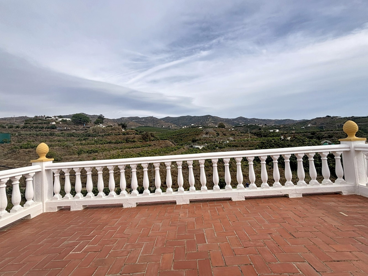 4 Bed Townhouse for sale in Vélezmálaga Costa Del Sol East, Málaga, Spain