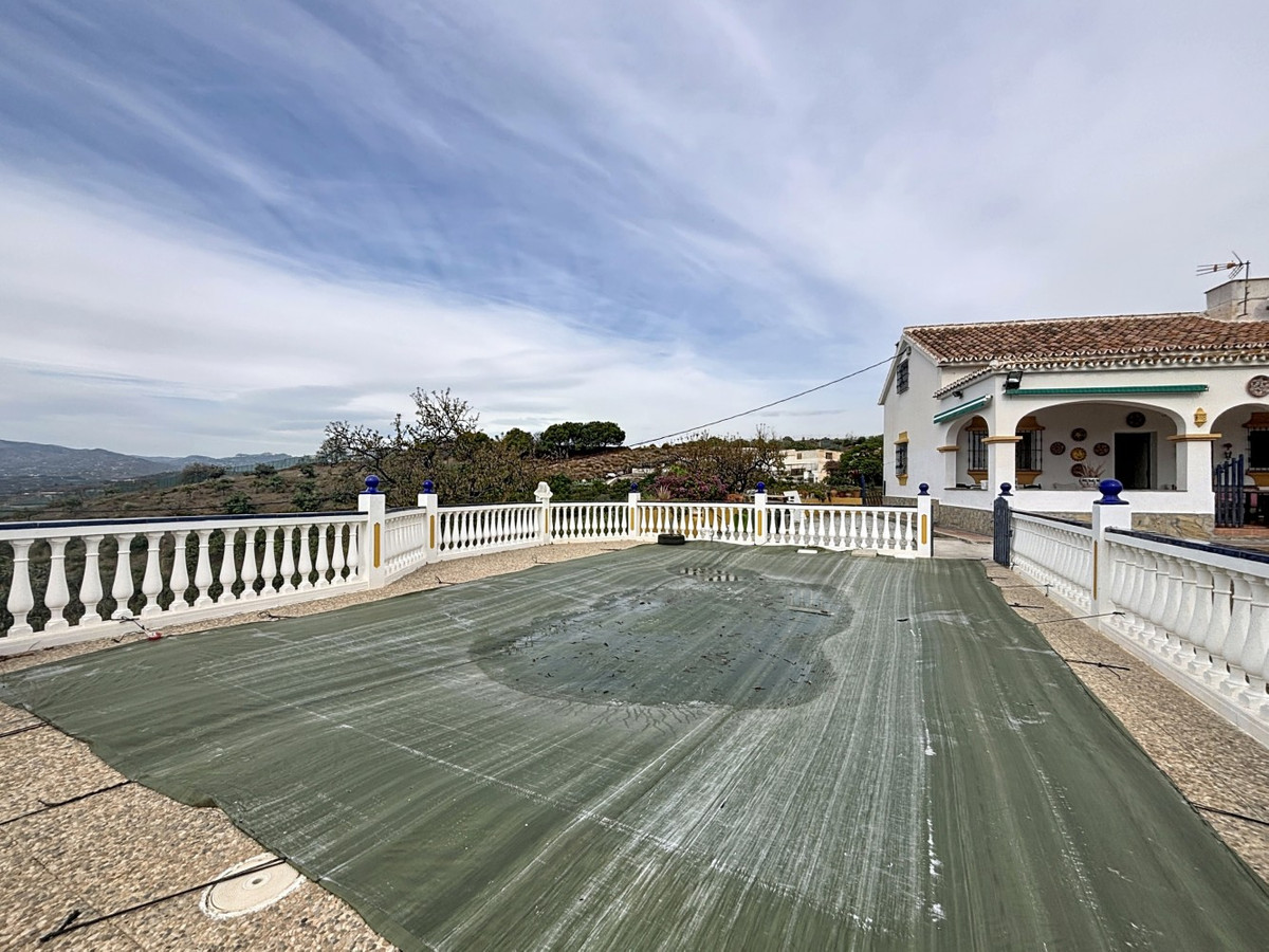 4 Bed Townhouse for sale in Vélezmálaga Costa Del Sol East, Málaga, Spain