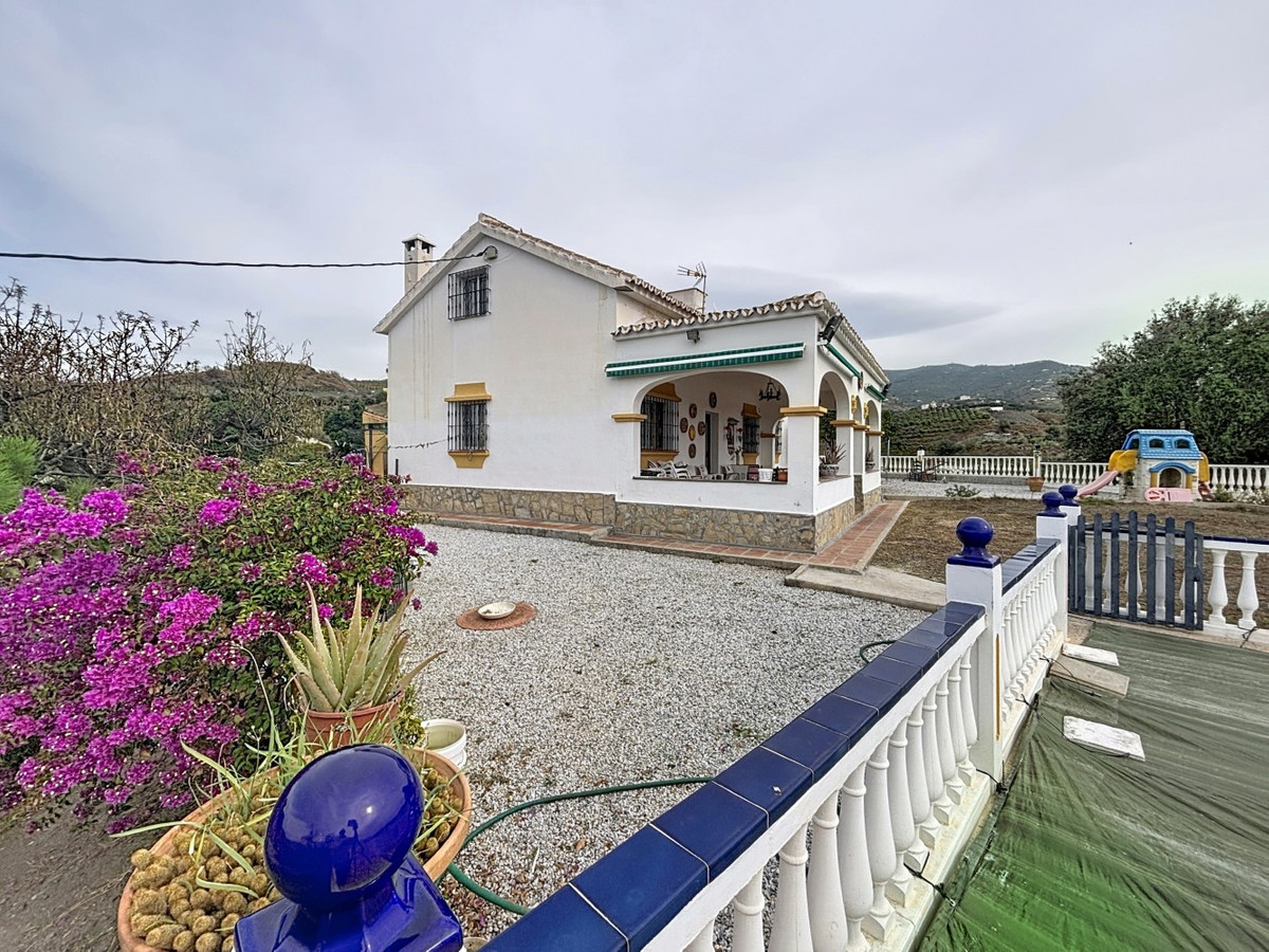 4 Bed Townhouse for sale in Vélezmálaga Costa Del Sol East, Málaga, Spain