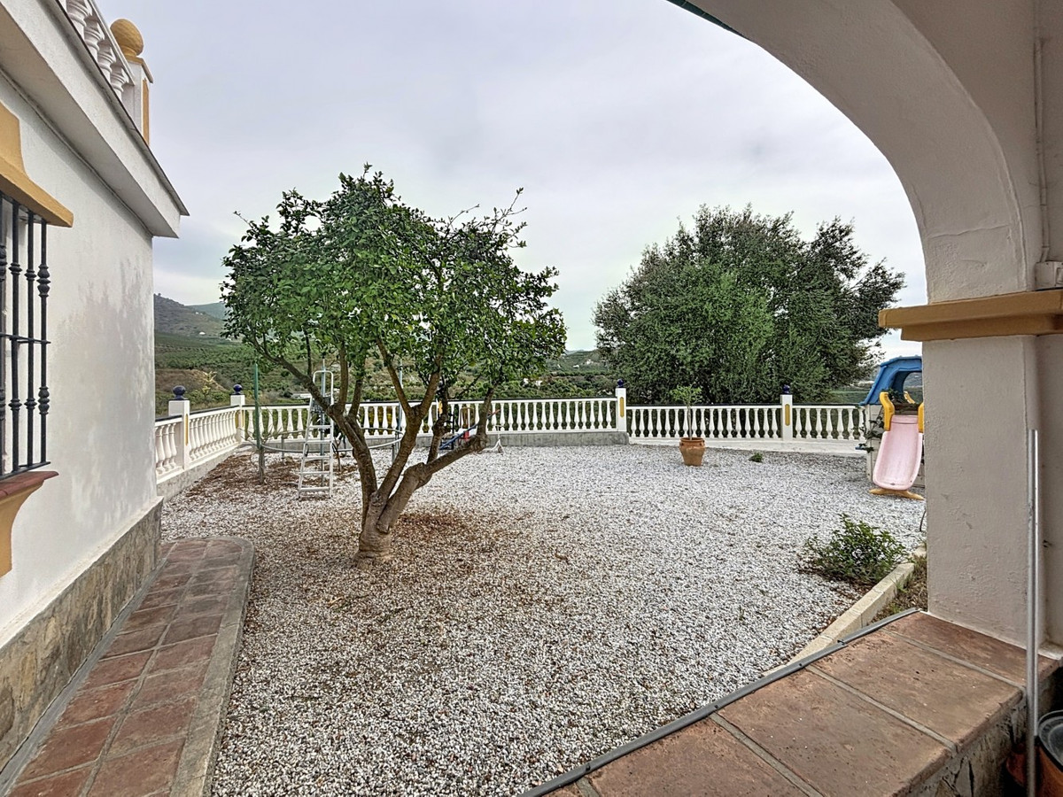 4 Bed Townhouse for sale in Vélezmálaga Costa Del Sol East, Málaga, Spain