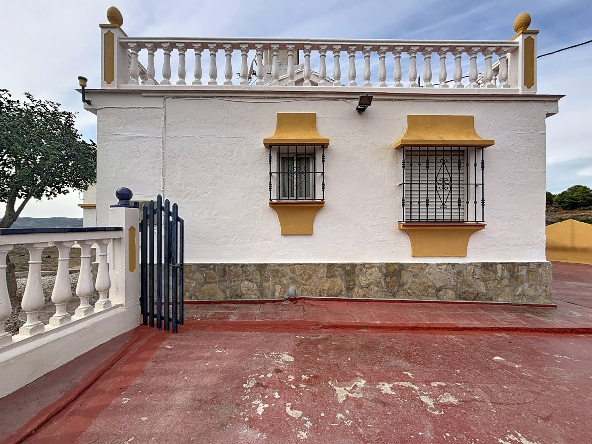 4 Bed Townhouse for sale in Vélezmálaga Costa Del Sol East, Málaga, Spain
