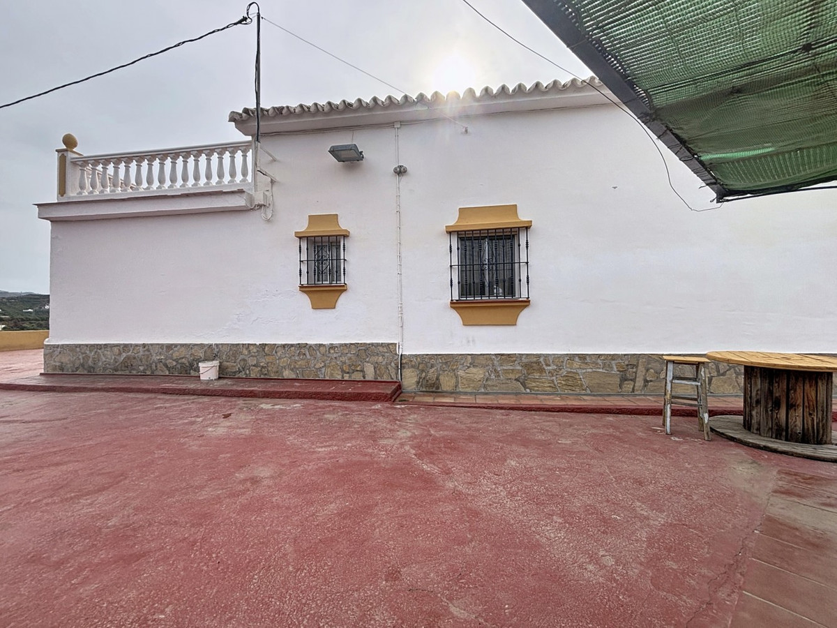 4 Bed Townhouse for sale in Vélezmálaga Costa Del Sol East, Málaga, Spain