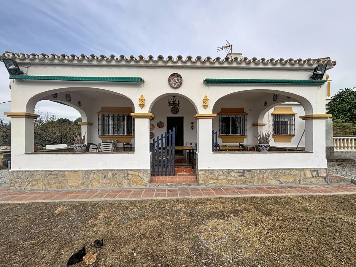 4 Bed Townhouse for sale in Vélezmálaga Costa Del Sol East, Málaga, Spain