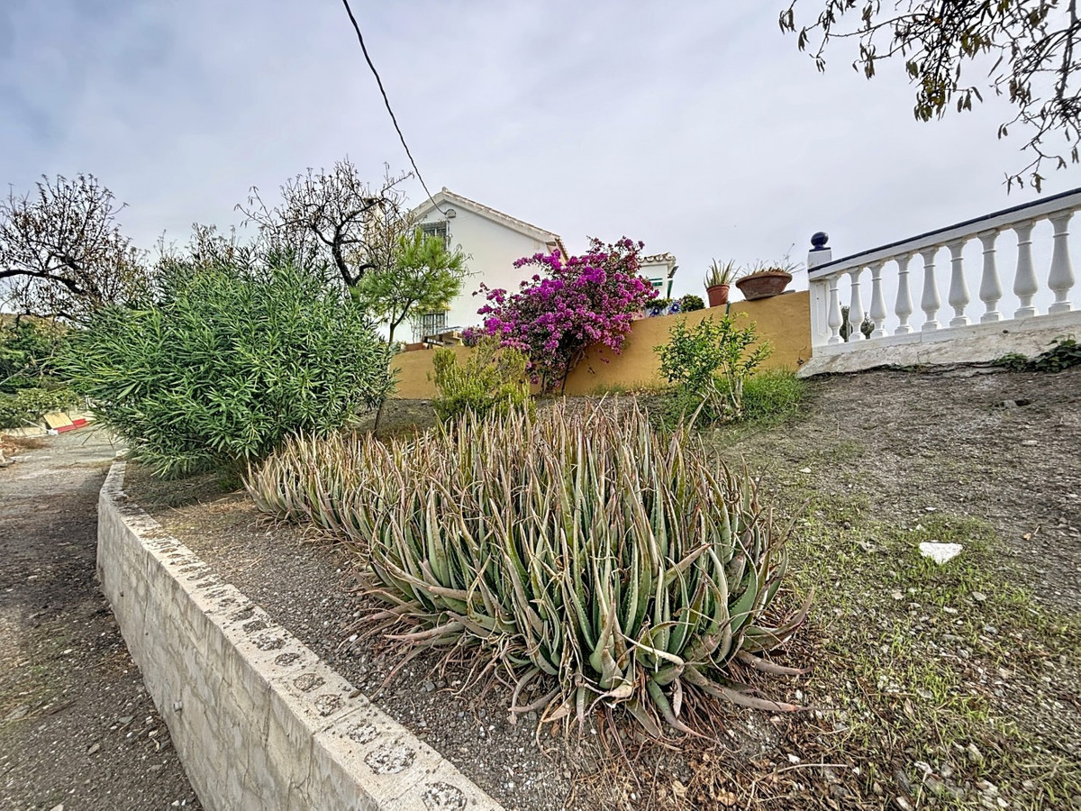 4 Bed Townhouse for sale in Vélezmálaga Costa Del Sol East, Málaga, Spain