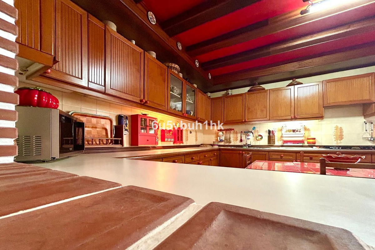 4 Bed Apartment for sale in Fuengirola Costa Del Sol, Málaga, Spain